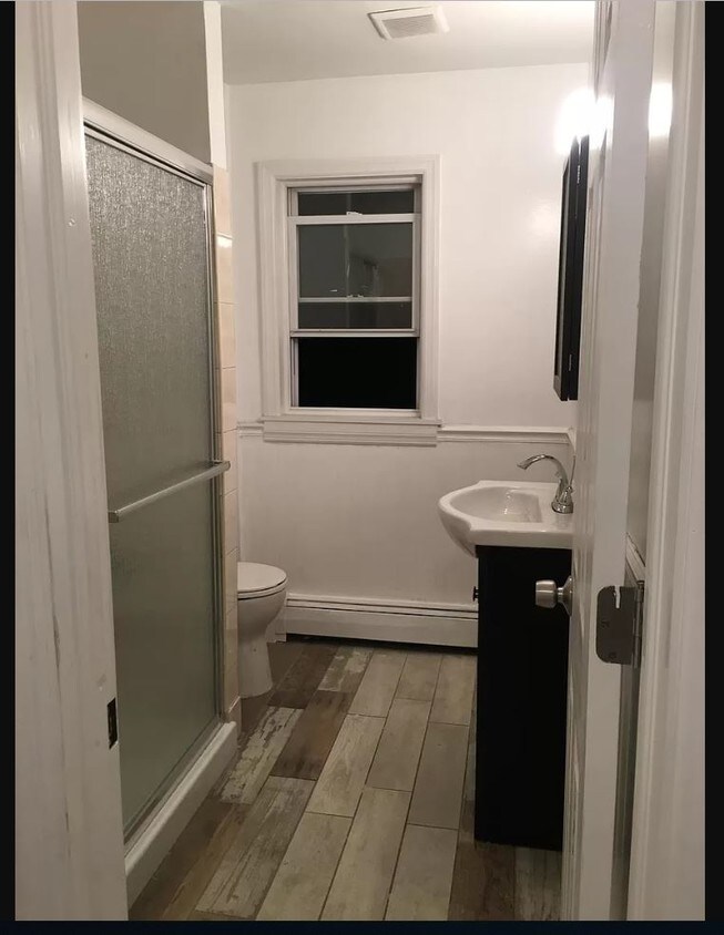 Foto principal - 1080 Broad St