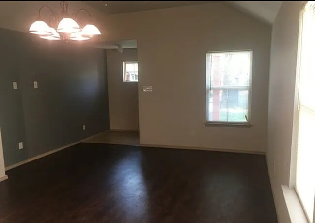 Building Photo - 267 Pendleton Ave