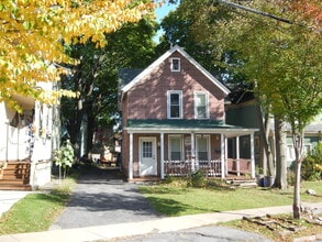 Building Photo - 715 S Beech St