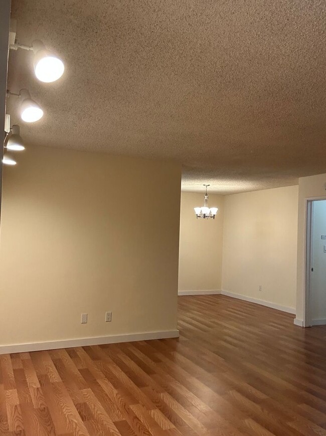 Building Photo - Newport Ave