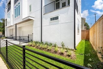 Building Photo - 1911 Lauderdale St