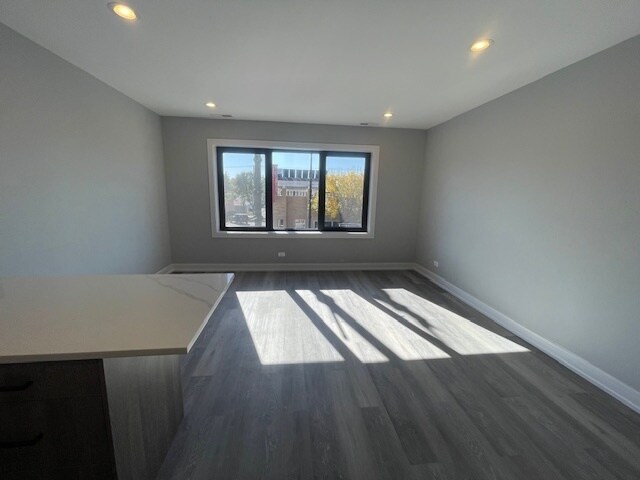 Foto del edificio - 5416 W Belmont Ave