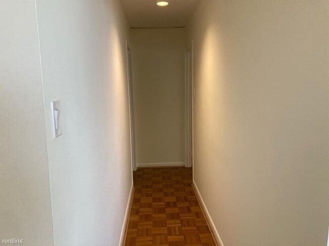 Building Photo - 1617 E McMillan St