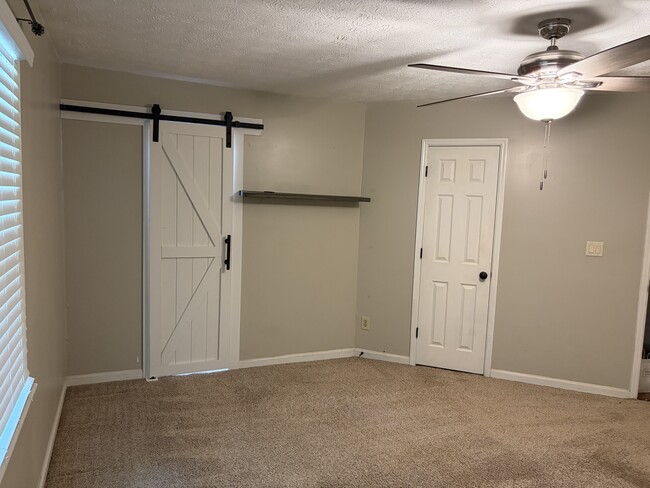 Building Photo - 265 Fairfield Cir