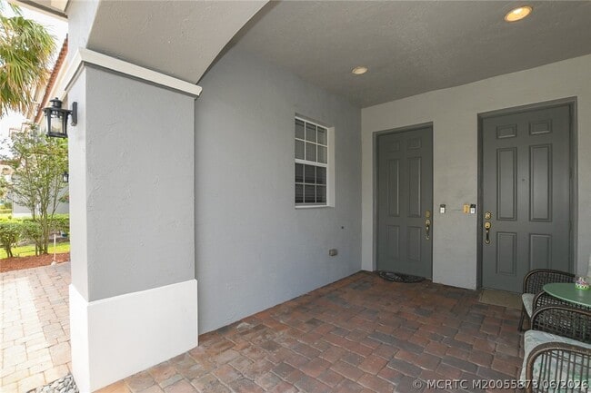 Building Photo - 2206 SW Cape Cod Dr