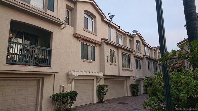 Building Photo - 918 Camino De La Reina