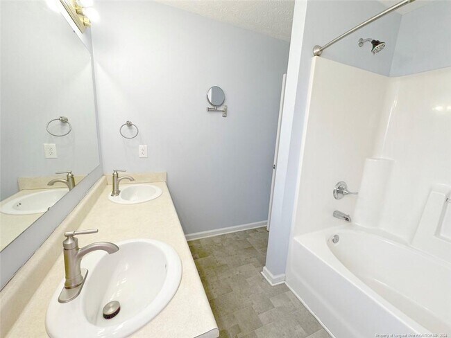 Foto del edificio - 223 Woodland Dr