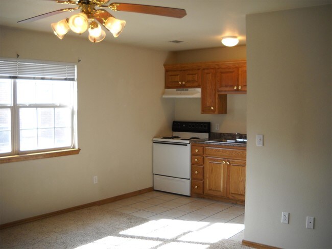 Building Photo - 5 Southridge Dr