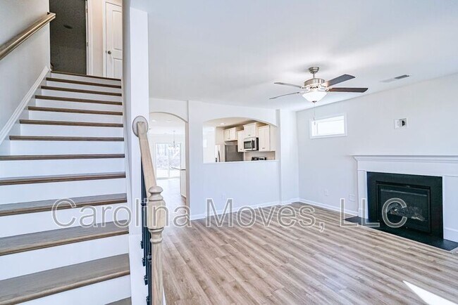 Building Photo - 400 Chinchilla Dr