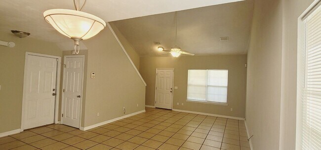 Foto del edificio - LOVELY 3/3 w/ Washer/Dryer, Vaulted Ceilin...