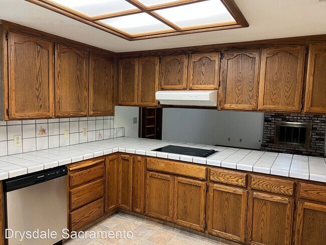 Foto del edificio - 3 br, 3 bath House - 6841 Lincoln Avenue