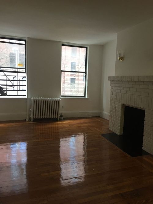 Building Photo - 404 W 24th St