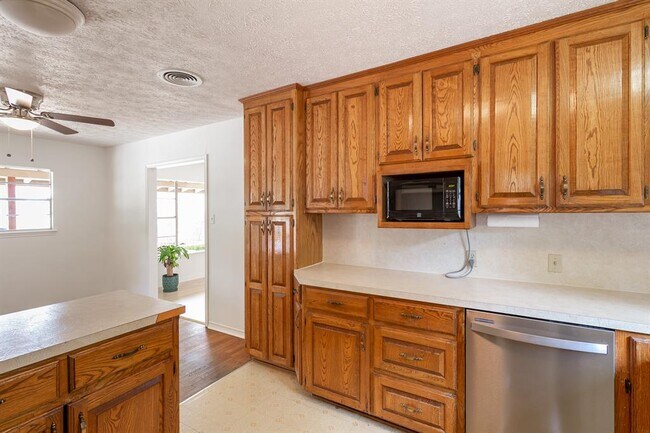 Foto del edificio - 2305 Westforest Dr