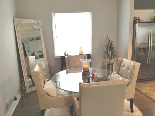 Foto del edificio - 7961 W Argyle St