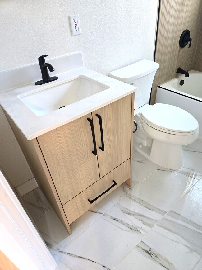 Foto del edificio - 1657 Ceylon Dr