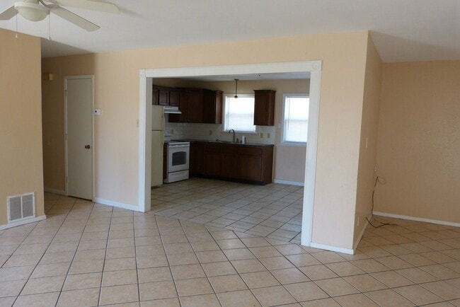 Foto del edificio - 3 bedroom 1 bath home.