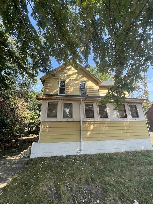 Primary Photo - 404 W Paterson St