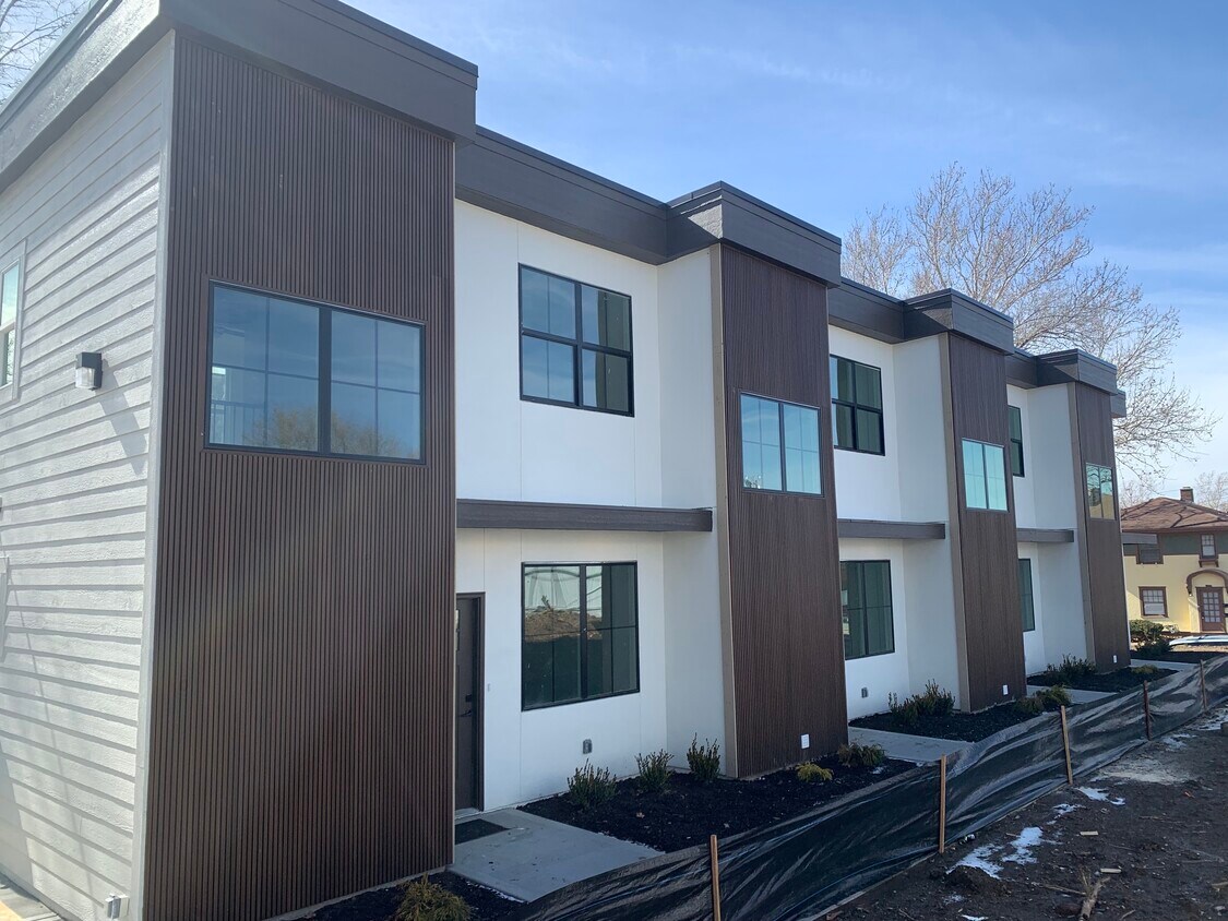 4315 Holly St, Kansas City, MO 64111 Townhouse for Rent in Kansas