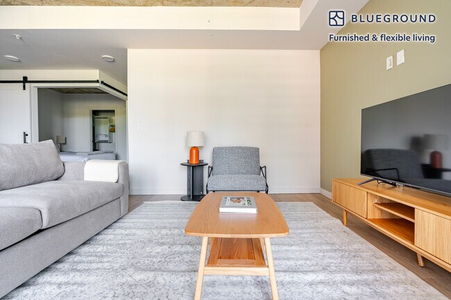 Foto del edificio - 3030 Potomac Ave