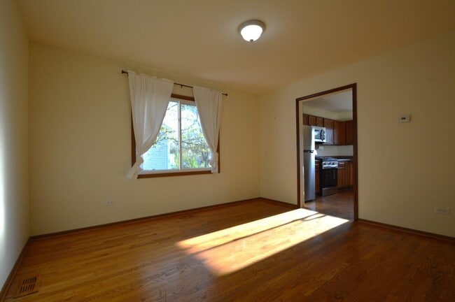 Foto del edificio - 105 Crystal Lake Rd