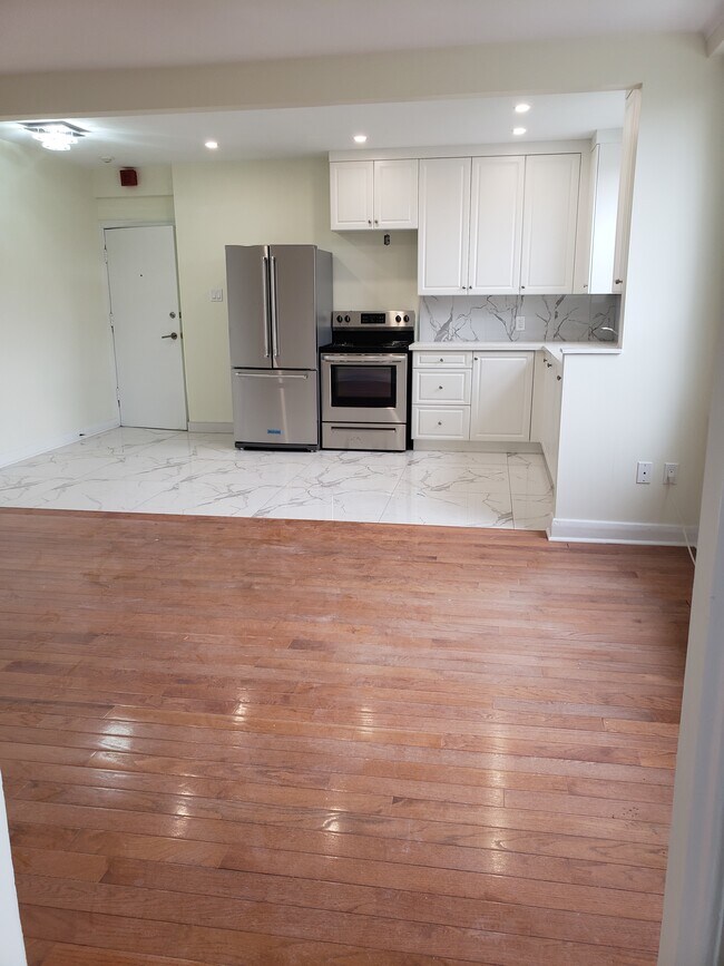 Photo du bâtiment - Gorgeous Condo Style Unit