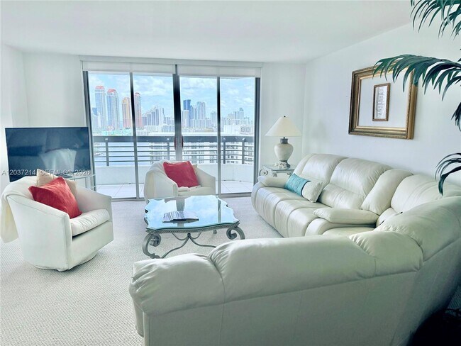 Foto del edificio - 3500 Mystic Pointe Dr