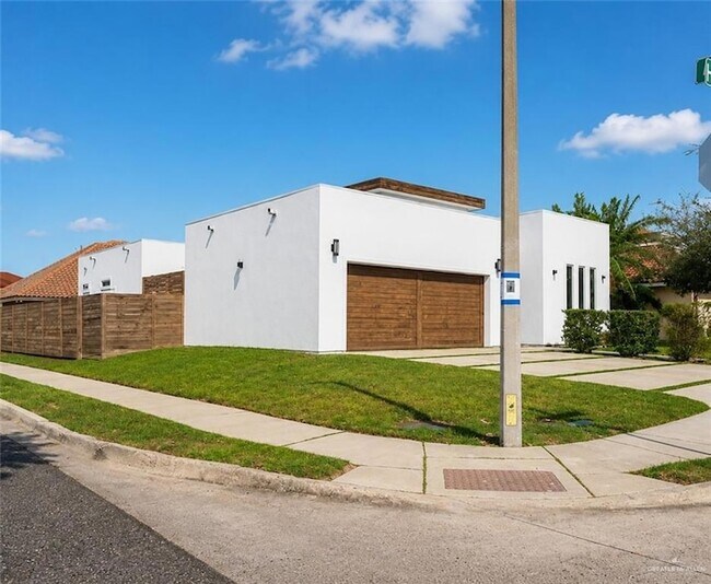 Building Photo - 1824 Harvard Ave
