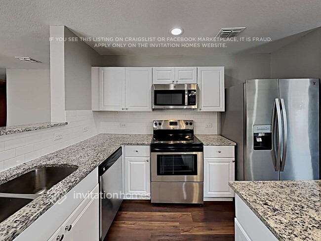 Building Photo - 825 Poncho Ln