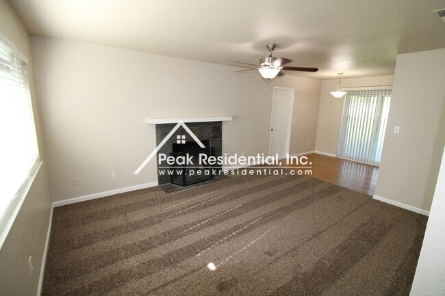 Foto del edificio - Beautifully Renovated 3bd Citrus Heights Home with Large Yard