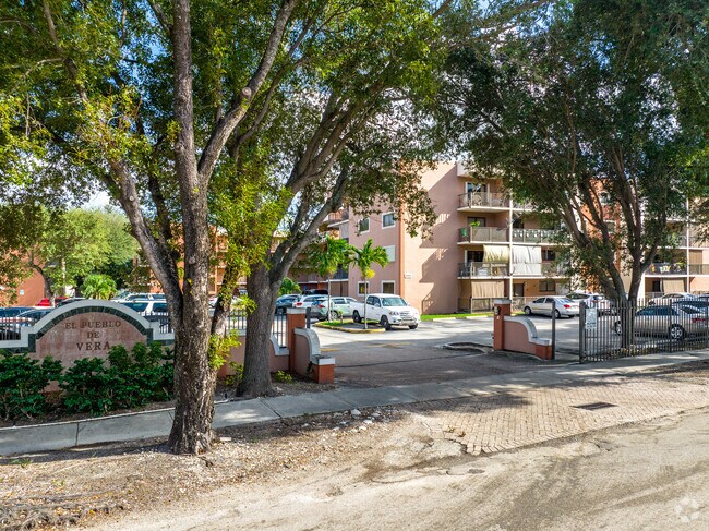 5701 W 25th Ct Hialeah, FL 33016 - El Pueblo De Vera Condominiums