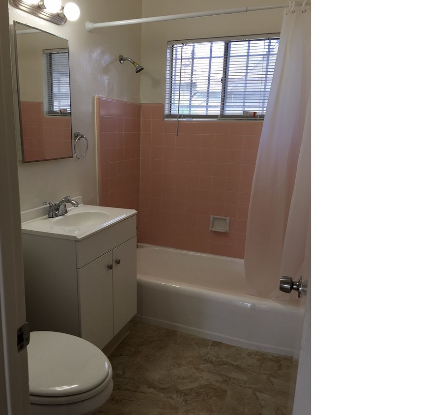 Primary Photo - 1201 W 120th St