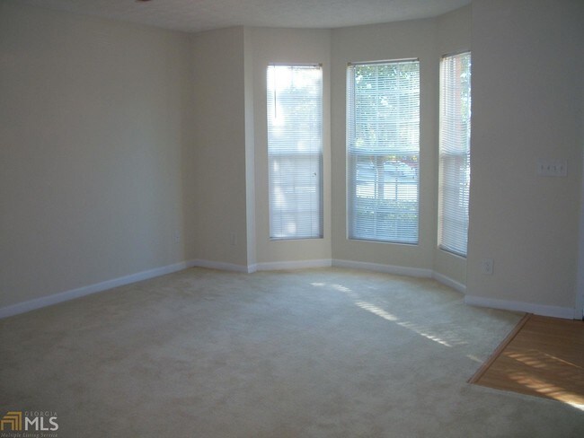Building Photo - 5587 Strathmoor Manor Cir