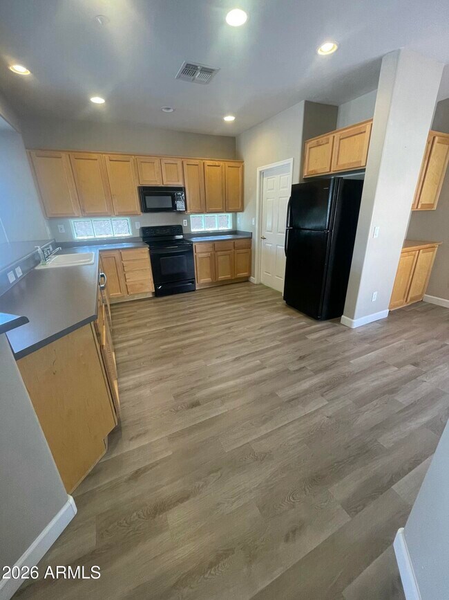 Building Photo - 41831 N Mill Creek Way
