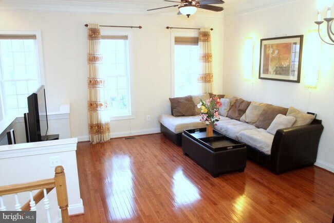 Foto del edificio - 623 Hurdle Mill Pl