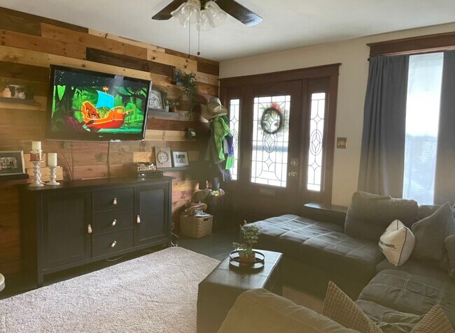 Living room - 2332 Spring St