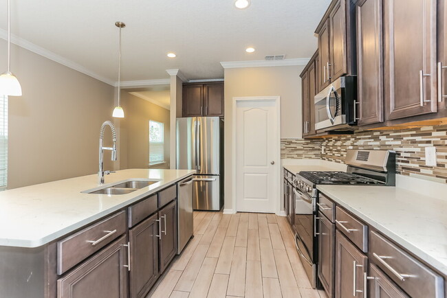 Foto del edificio - 3914 Heatherbrook Pl