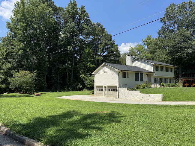 Building Photo - 5599 Bend Creek Rd