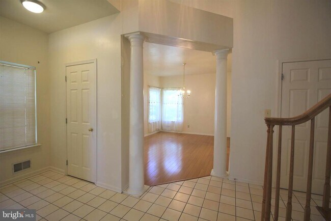 Building Photo - 92 Harvard Cir