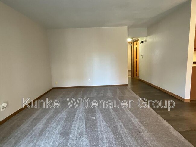 Building Photo - 1804 Jamestown Rd