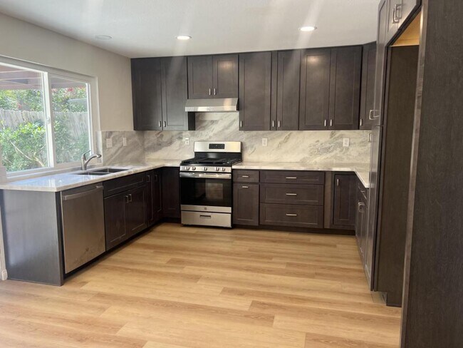 Foto del edificio - 10850 Eberly Ct