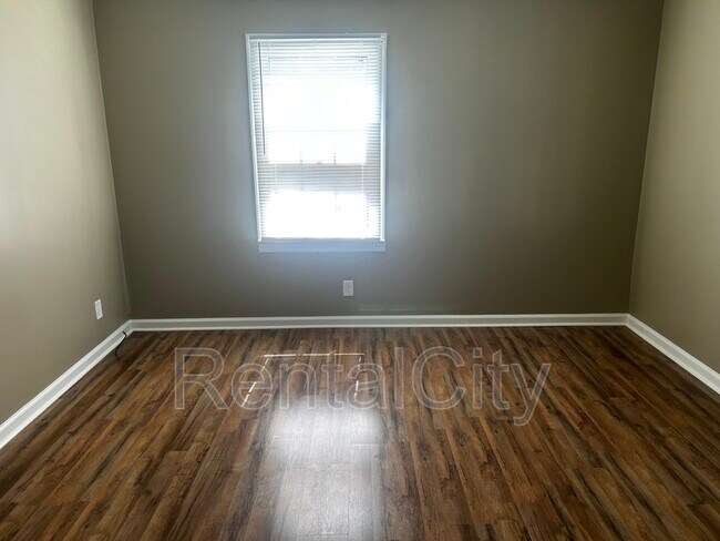 Building Photo - 157 Oak Grove Rd