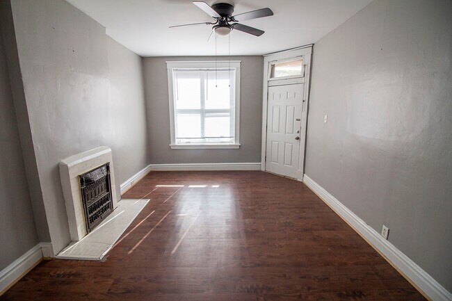 Foto del edificio - 4221 Dewey Ave