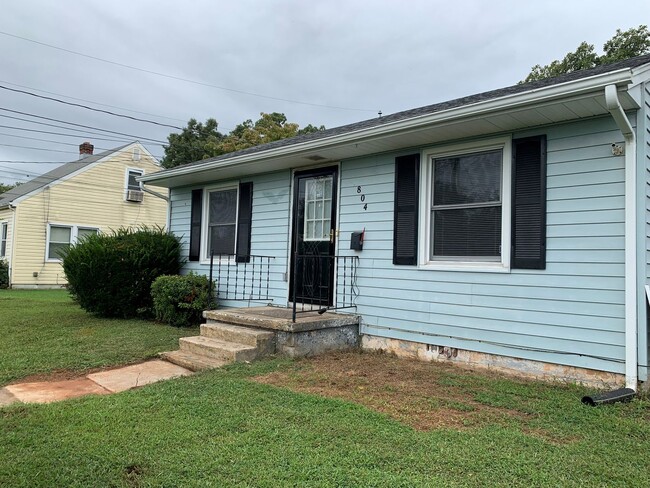 Building Photo - One Level House in Altavista