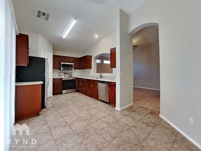 Foto del edificio - 12418 W Valentine Ave