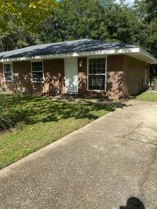 6858 Roundup Ln Unit B, Milton, FL 32570 Apartments in Milton, FL