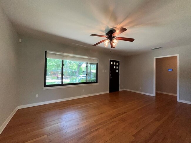 Building Photo - 1415 Hillcrest Dr