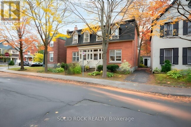 Building Photo - 432 Besserer St