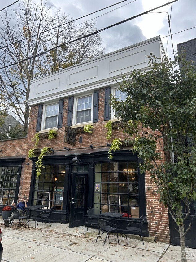 Primary Photo - 52 Main St