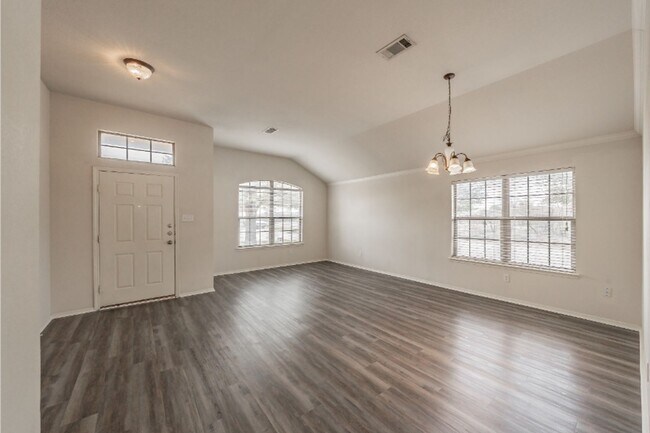 Foto del edificio - 636 Saddleway Dr