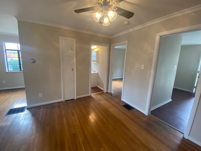 Foto del edificio - 825 Kenwick Rd